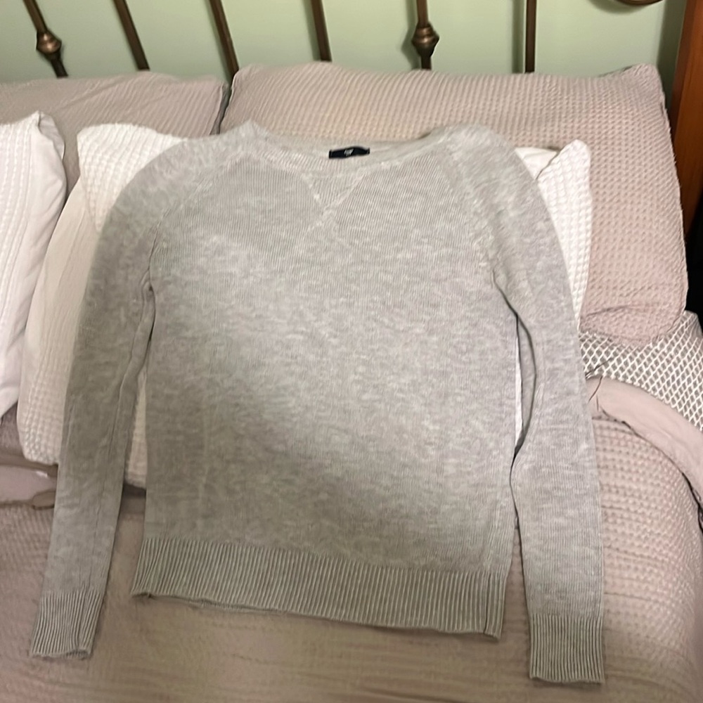 Gap sweater